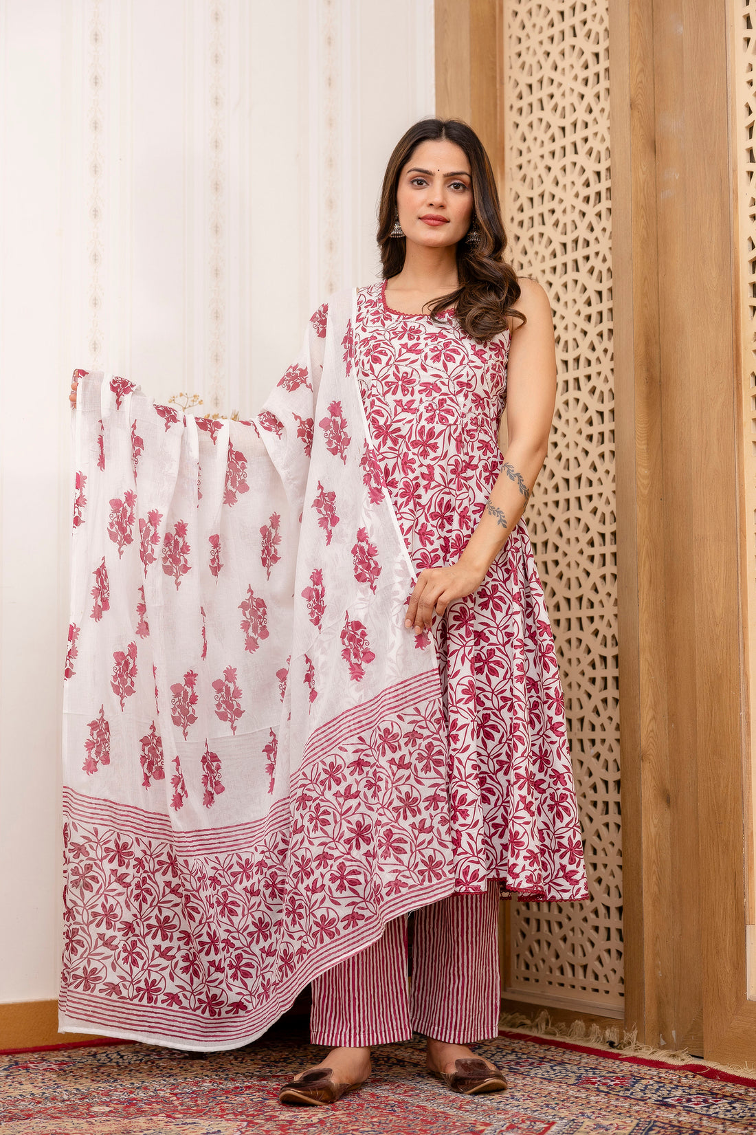 WHITE MAROON SLEVELESS ANARKALI