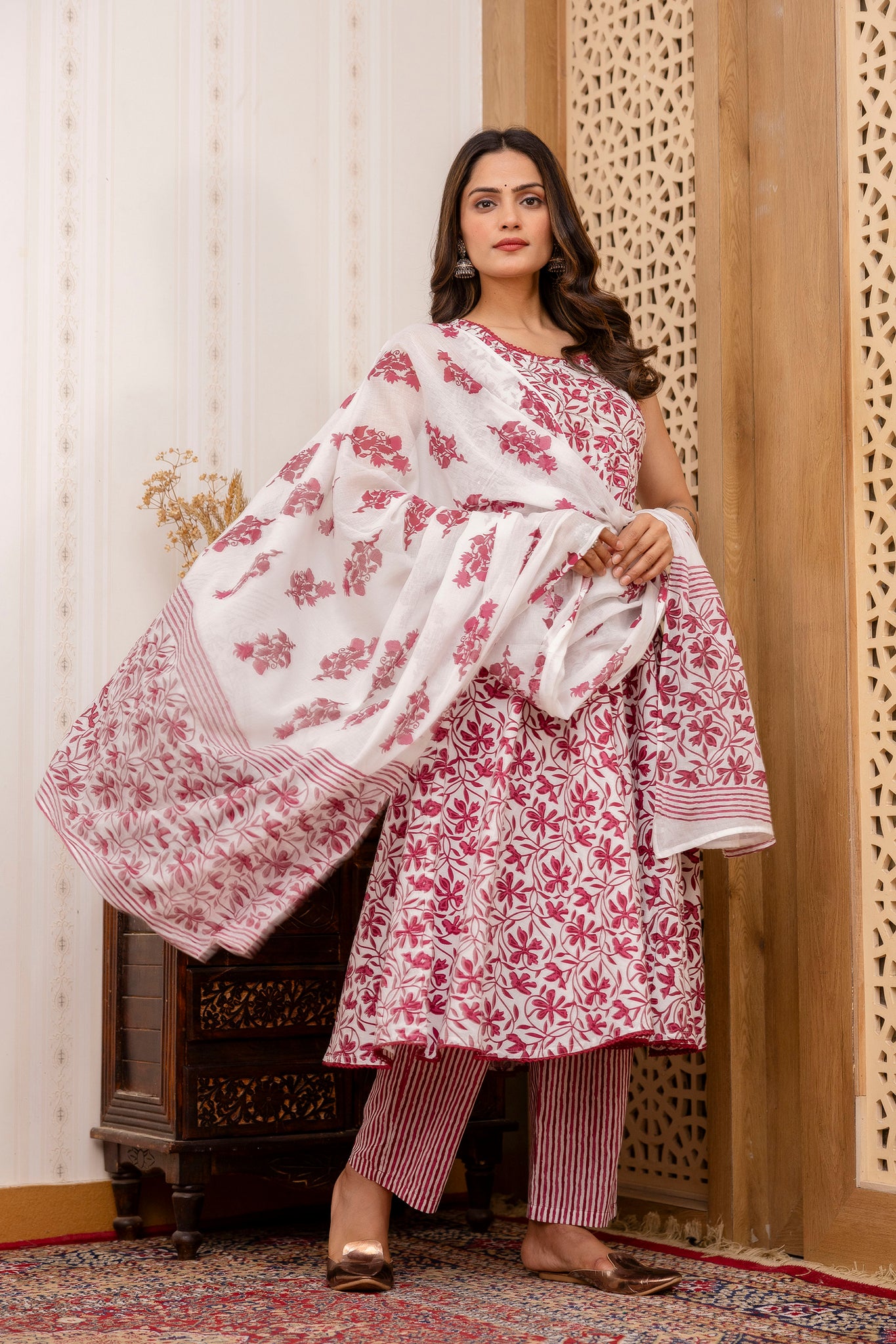 WHITE MAROON SLEVELESS ANARKALI