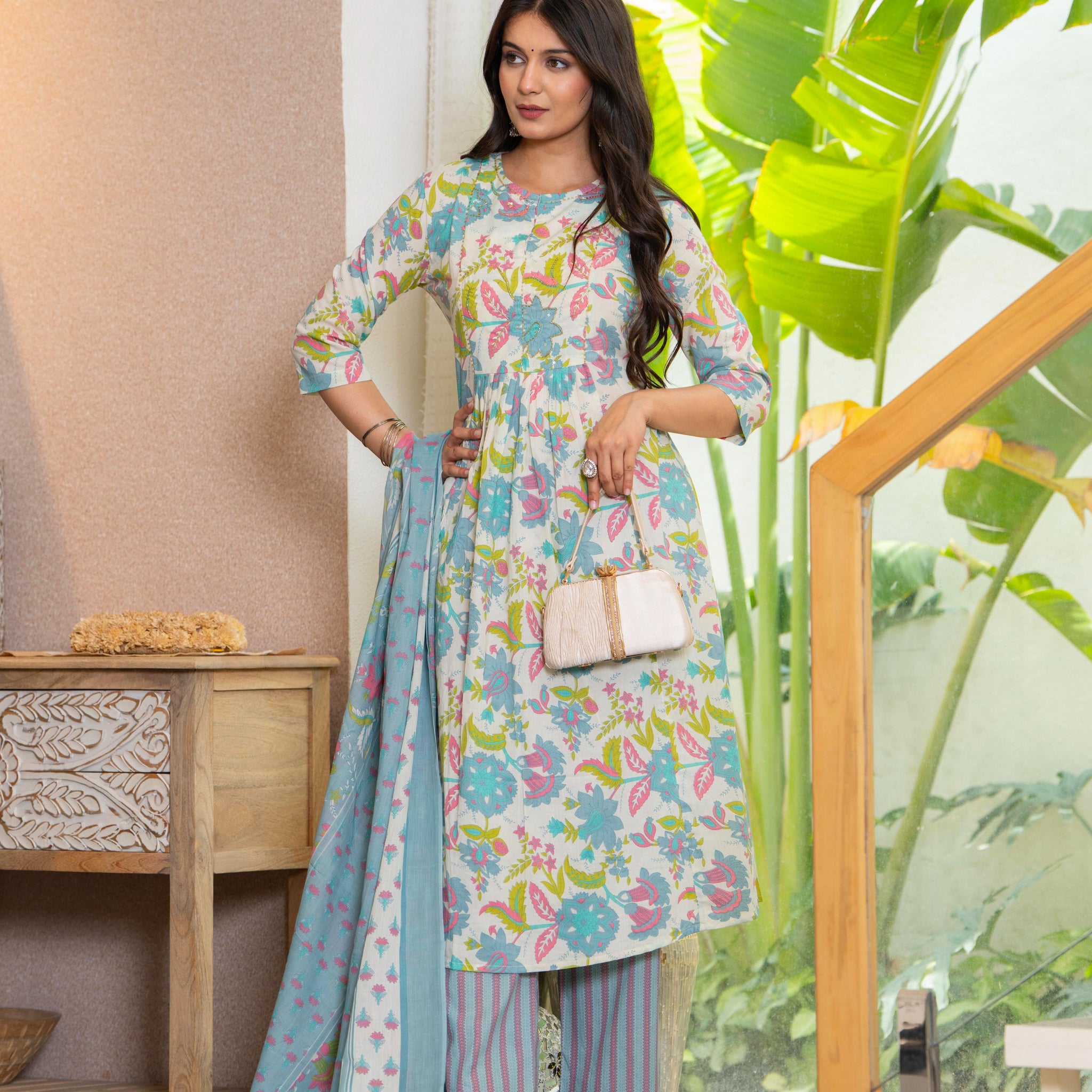 WHITE BLUE FLORAL PLEATED SUIT SET