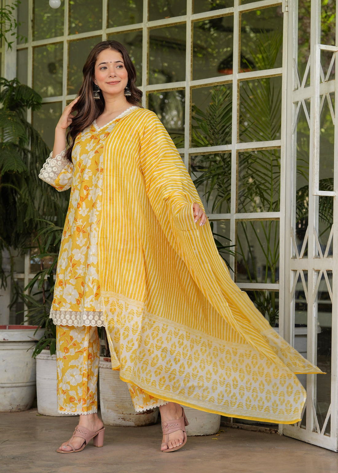 YELLOW LACE SUIT SET