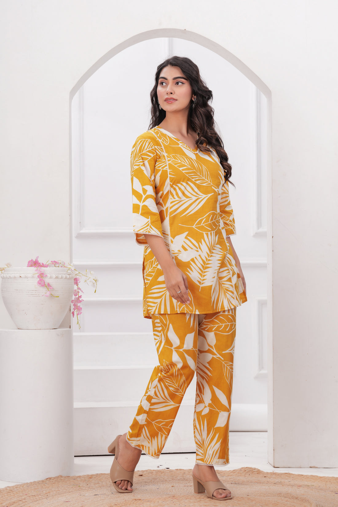 MUSTARD LEAF PRINT SHORT CORD SET