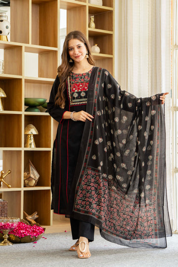 BLACK LACE STRAIGHT SUIT SET