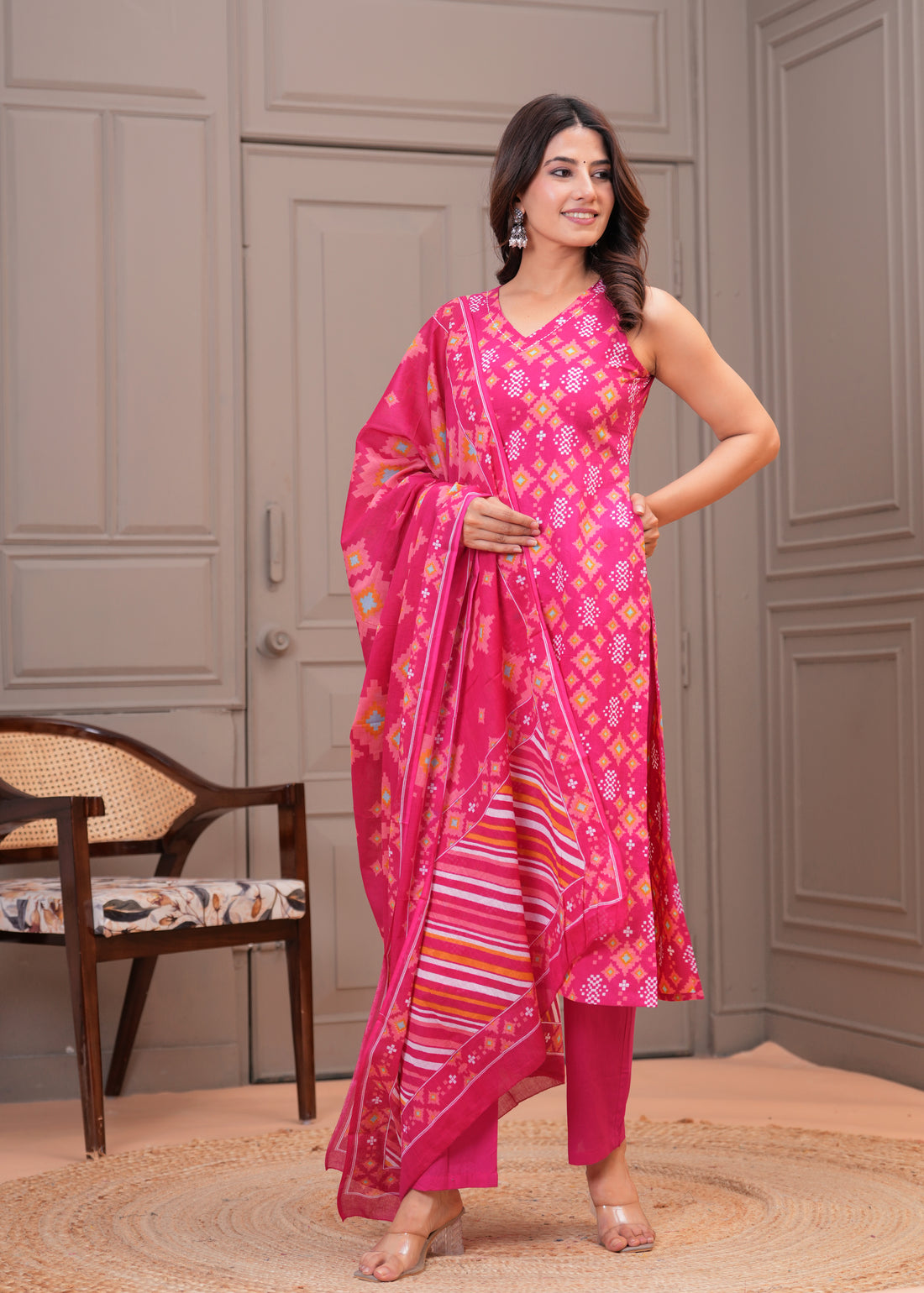 PINK SLEEVELESS STRAIGHT SUIT SET