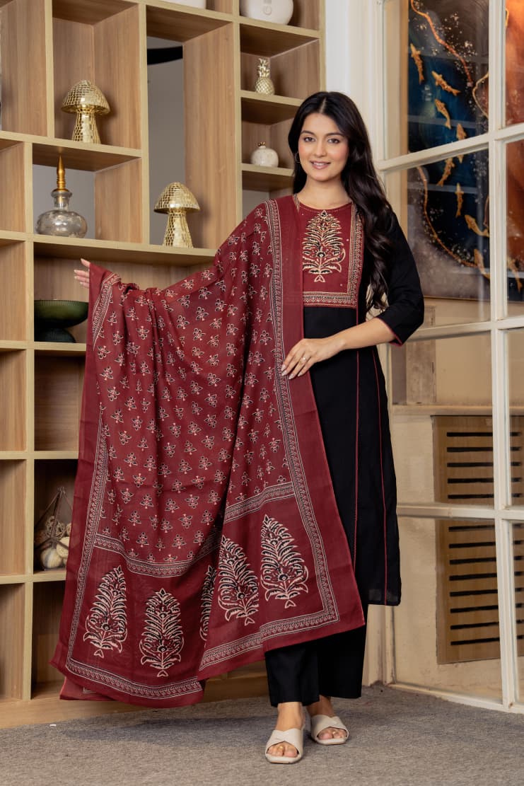 LEAF BLACK LACE  STRAIGHT SUIT SET