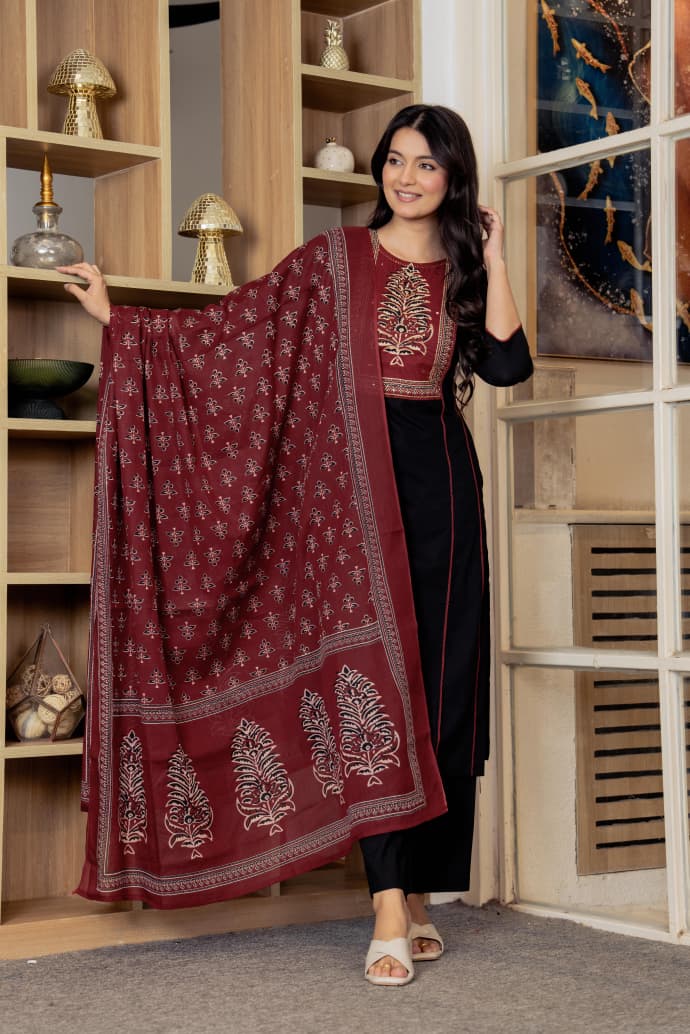 LEAF BLACK LACE  STRAIGHT SUIT SET