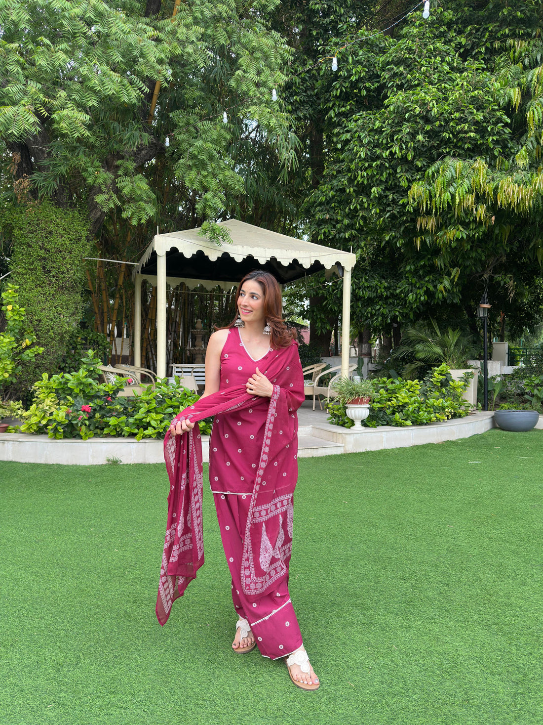 BERRY WINE FARSHI SUIT SET (SLEEVELESS)
