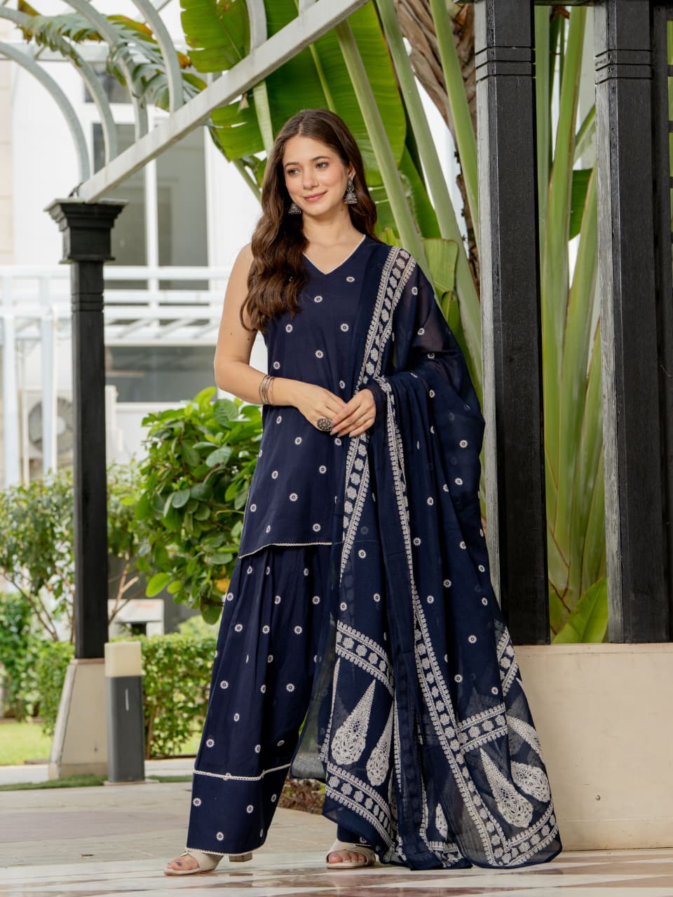 NAVY PEARL FARSHI SUIT SET (SLEEVELESS)
