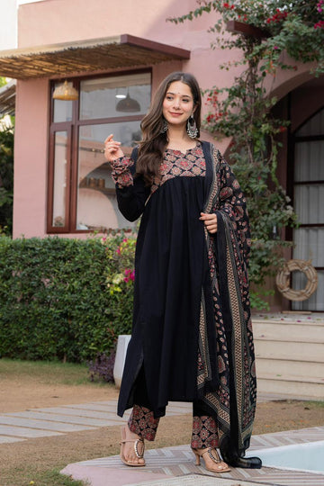 BLACK GATHERED AJRAK SUIT SET