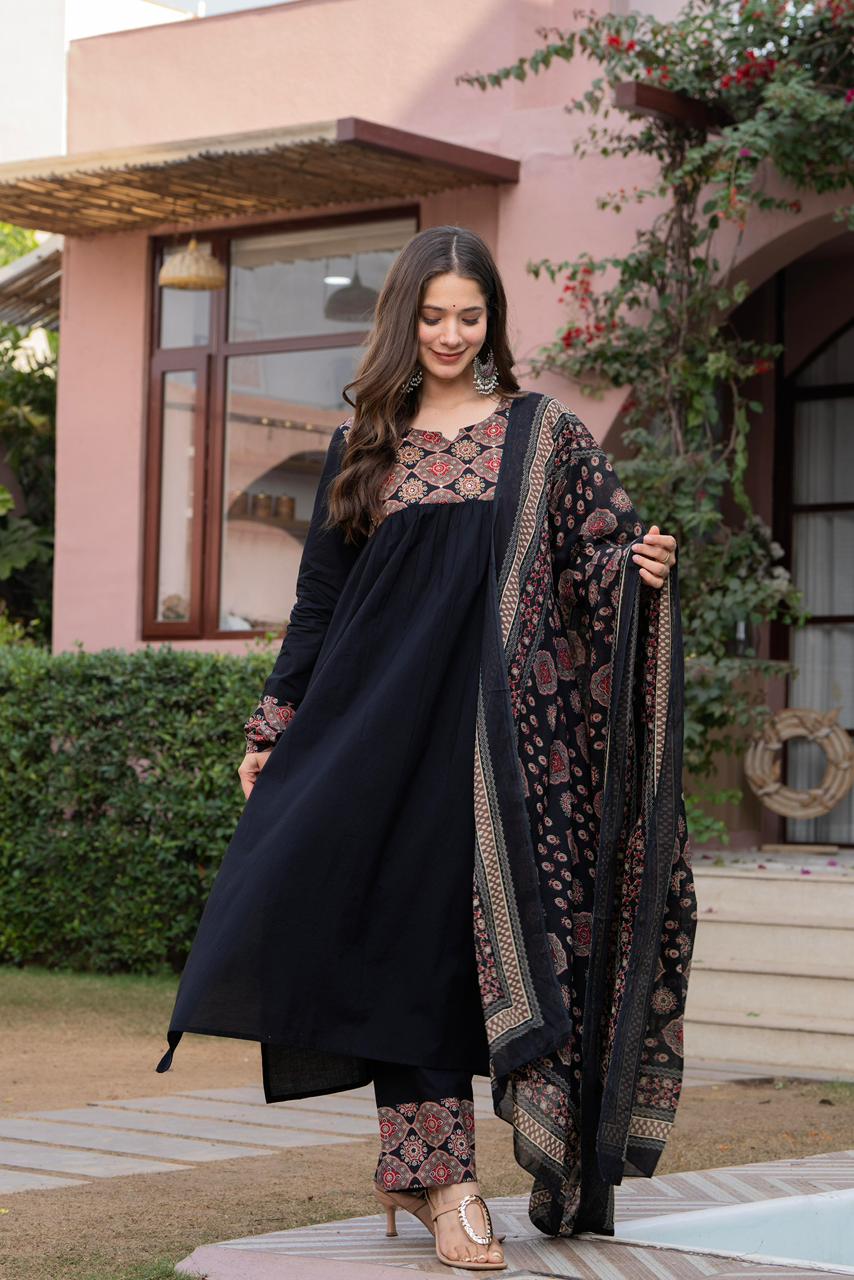 BLACK GATHERED AJRAK SUIT SET