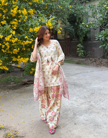 PASTEL BLOOM TASSEL FARSI SUIT